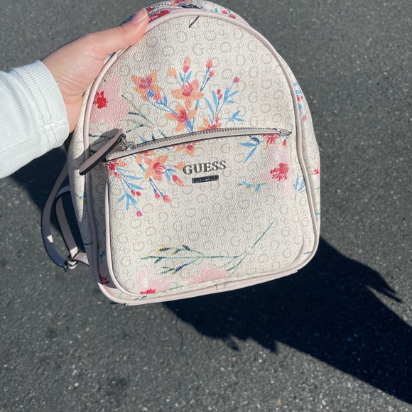 Guess backpack - Picture 4 of 5